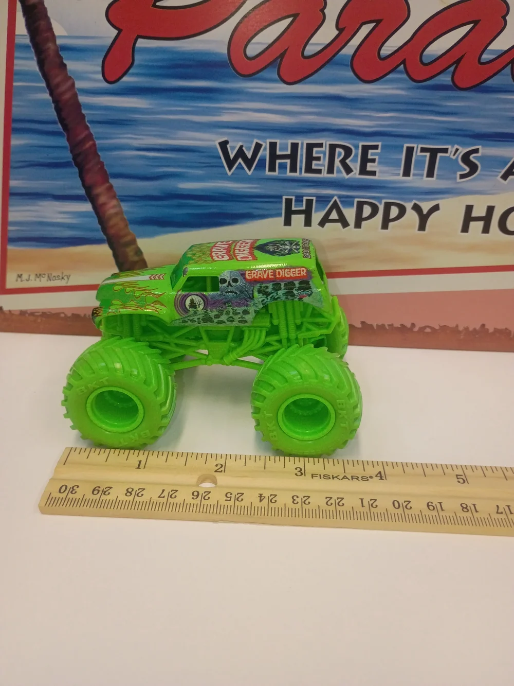 Monster Jam Grave Digger 1:64 Scale Green Body Green Tires